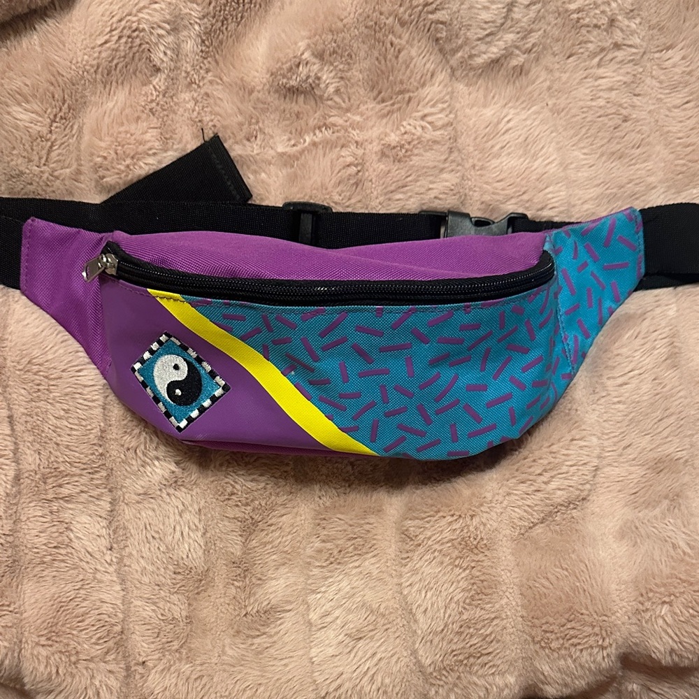 90s Inspired Yin Yang Fanny Pack